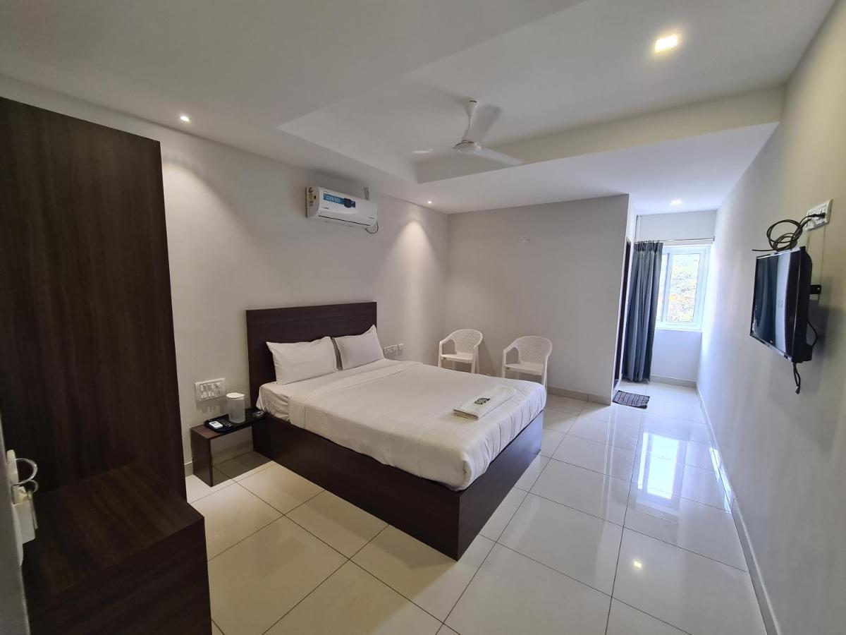 OYO BLR2467 Urban Inn Bengaluru Kültér fotó